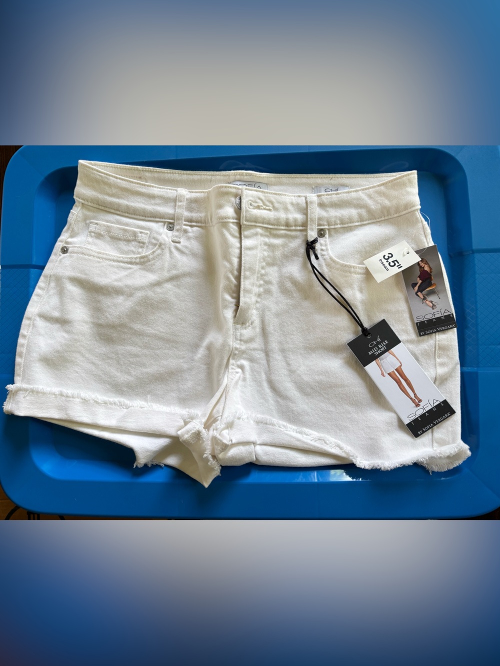 Sofia Vergara Chi mid rise white denim shorts. Size 8. NWT
